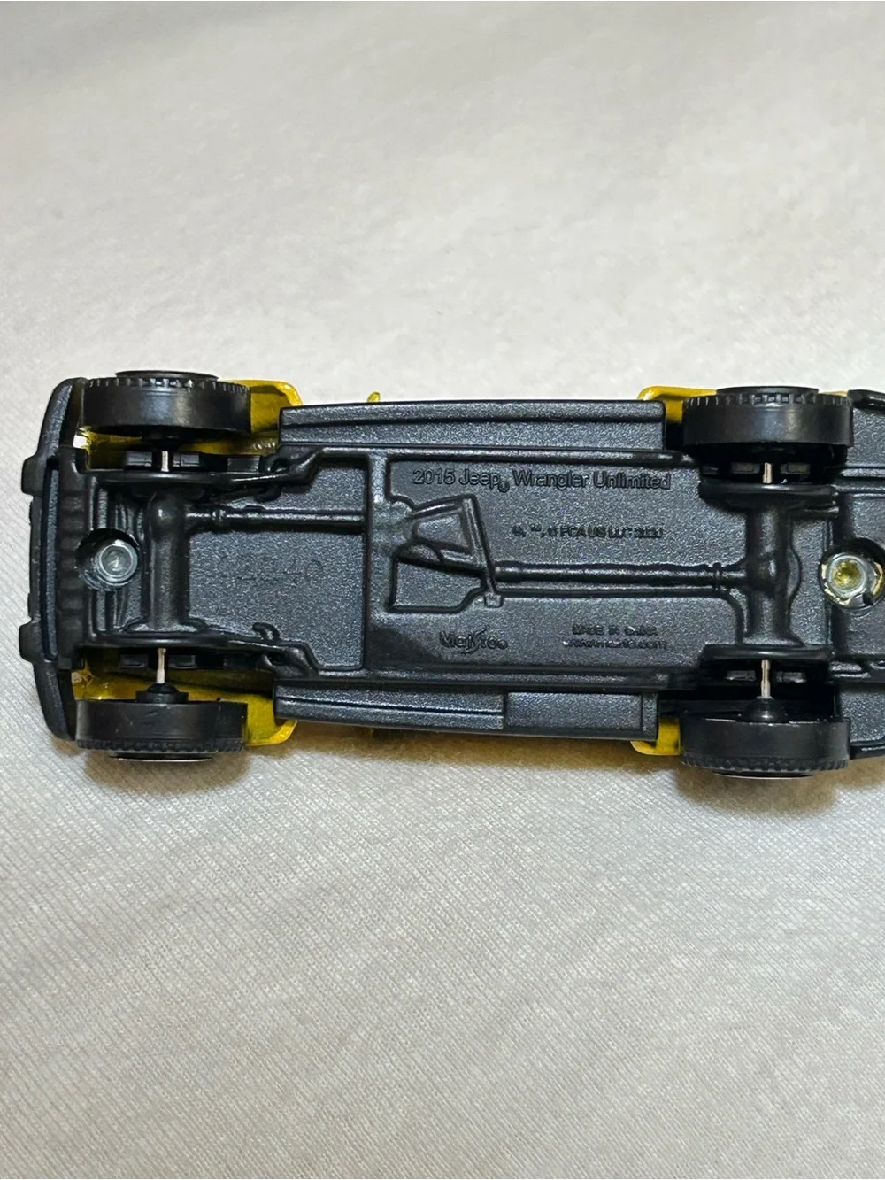 Maisto 2015 Jeep Wrangler Unlimited Yellow Black Hardtop 1/64 Diecast